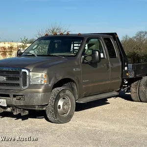 2005 Ford F350 Ext. Cab flatbed pickup truck