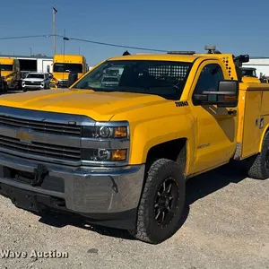 2018 Chevrolet Silverado 3500HD utility bed pickup truck