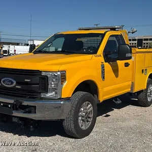 2019 Ford F350 Super Duty utility bed pickup truck
