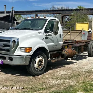 2005 Ford F750 Super Duty XL truck cab and chassis