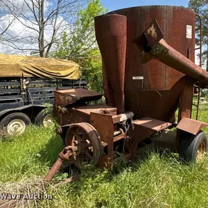 International 1150 grain cart