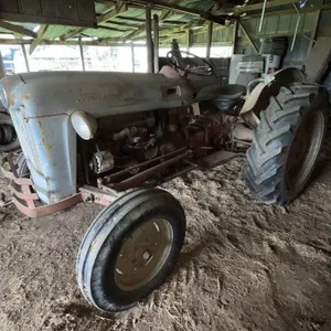 Ford 600 Tractor - 3 Pt Arms - PTO - 1895 hrs