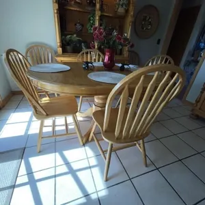 Wood Dining Table w/Leaf & 6 Chairs