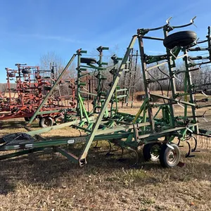 33' CCIL 279 Vibrashank Cultivator w/ New 11" Shovels & CCIL 3 Bar Tine Harrows, SN 31090