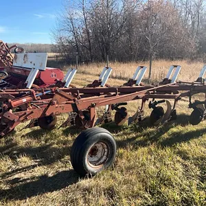 IHC 770 6 Bottom Auto Reset Plow w/ Coulters, SN 1050000V001165