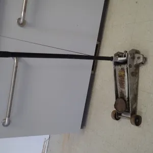Hydraulic Floor Jack.