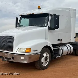 2002 Volvo VNL semi truck