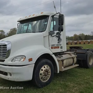 2005 Freightliner Columbia semi truck