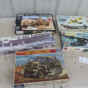 5 Vintage Military Models : Planes, Submarine, All Terrain Truck 