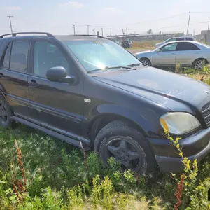 SALVAGE UNIT: 1999 Mercedes ML320 Van (Black)
 UNRESERVED
