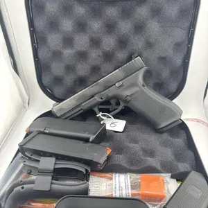 Glock 17 Gen 5 9MM
Case, extra backstraps,