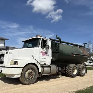1988 White GMC Volvo Manure Truck
