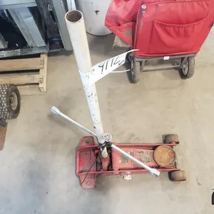 Floor Jack
 UNRESERVED