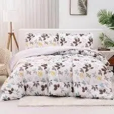 NEW  $61 (Q) 3-Piece Comforter Set