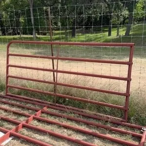 1 110� 6 rail gate. One end has been cut off.
