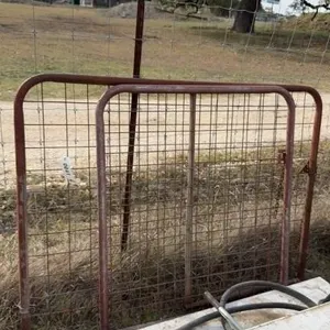 1 48�x44� and 1 48�x44� sheep and goat gates. 2