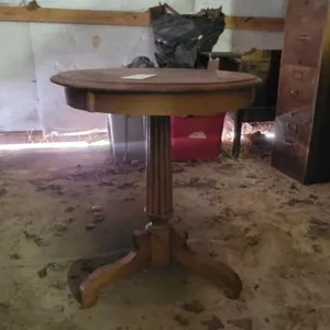 Pedestal Side Table  24"Dia