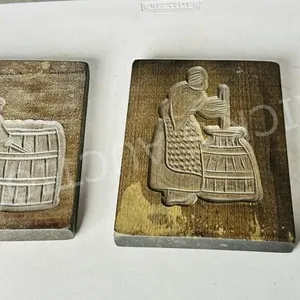 2 original Handgestoken wood carved plaques