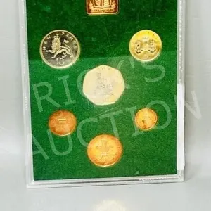 Elizabeth II Royal Mint 1975 proof coin set