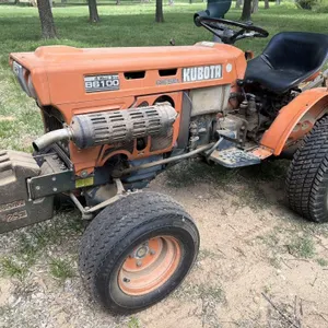 Kubota B6100 Garden Tractor 4 WD