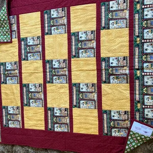 Beautiful Handmade Quilt From York Colony Quilters 53”x44”