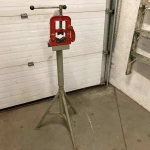 Adjustable Pipe Vise on Tri-Pod Base
