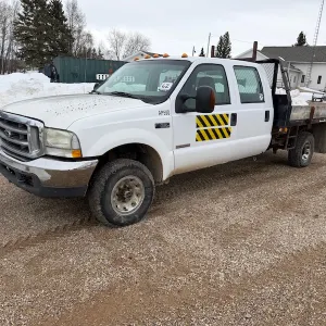 NOT OPERATIONAL -2004 Ford F-350 4WD Crew Cab w/ Flat Deck