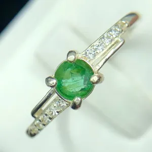 *^1.4 ct Certified Silver Emerald gemstone Ring - Size 7  ($1,193 Appraisal)