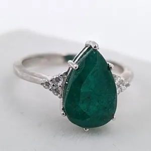*^2.5 ct Certified Silver Emerald gemstone Ring - Size 6 ($3,930 Appraisal)