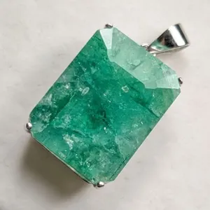 *^4.2 ct Certified Silver Emerald gemstone Pendant ($9,935 Appraisal)