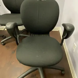 BLACK FABRIC UPHOLSTERED OFFICE CHAIR