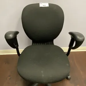 BLACK FABRIC UPHOLSTERED OFFICE CHAIR