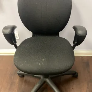 BLACK FABRIC UPHOLSTERED OFFICE CHAIR