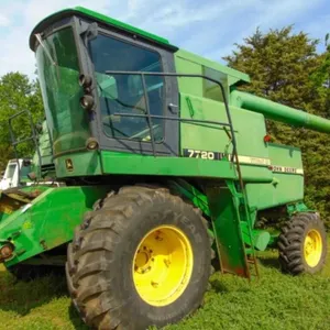JD 7720 Titan 2 combine