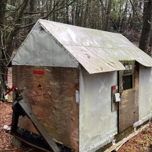 Ice fishing hut