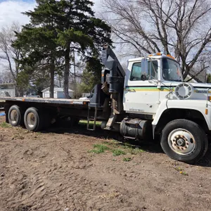 1988  Ford  L9000  Roll Back Truck - Diesel