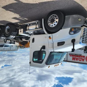 2016  Freightliner  Cascadia  Semi Truck