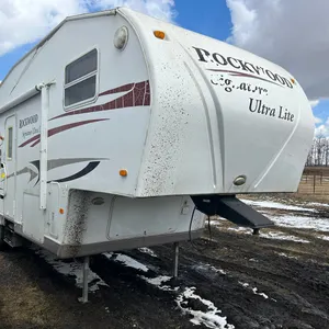 2010 ROCKWOOD SIGNATURE ULTRA LITE 8281 SS 5TH WHEEL HOLIDAY TRAILER, FRONT QUEEN, REAR BUNKS, LIVING ROOM SLIDE, POWER AWNING, A/C, GOOD BATTERY, WIN