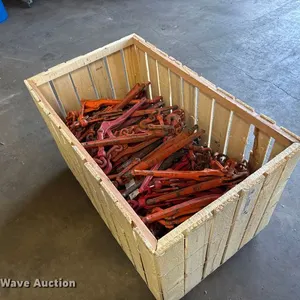 Approximately 100 chain snap binders