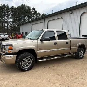 2004 GMC Sierra 2500 HD SLT Truck