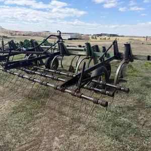 John Deere 1600 Chisel Plow