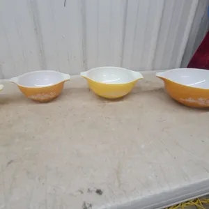 Pyrex Butterfly Gold Cinderella Mixing Bowl Set, 4-Piece Nesting Bowls
