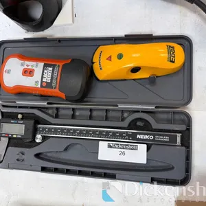DIGITAL CALIPER IN CASE & (2) STUD FINDERS