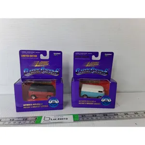 (2) Johnny Lightning Model Volkswagen Vans, NIB