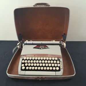 Tower Constellation Manual Typewriter in Case