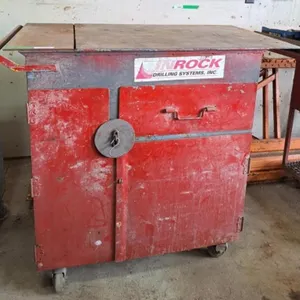 Rolling metal storage work cabinet