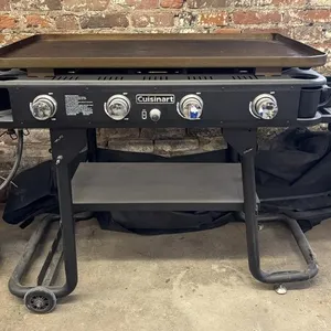 Cuisinart Grill with Cylinder and Cover