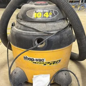 10 Gallon Shop Vac 
- powered on when plugged in
