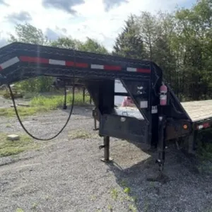 2005 PJ Gooseneck Tandem Axle Trailer w/Dove