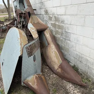 IH Mounted Corn Picker